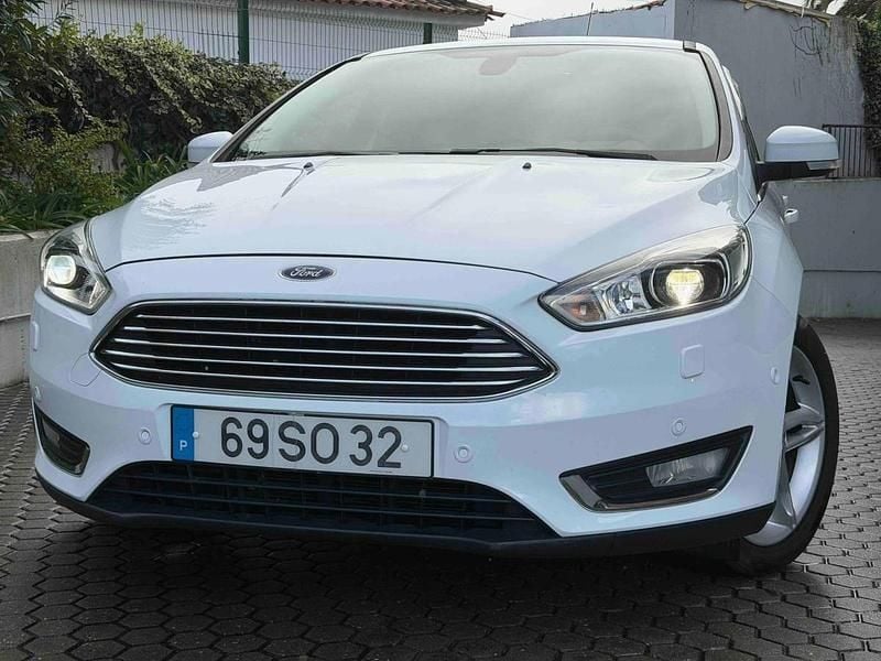 Branco Usado 2017 Ford Focus Titanium Sedan | € 9.900 (Bom preço) - Imagem 1/4
