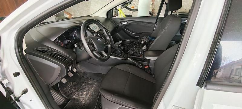 Usado Ford Focus 100 HP (73 kW) 2015 Sedan