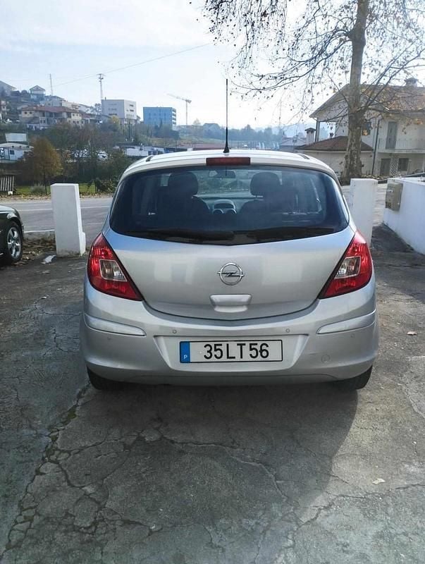Usado Opel Corsa 95 HP (69 kW) 2011 Cinzento Citadino