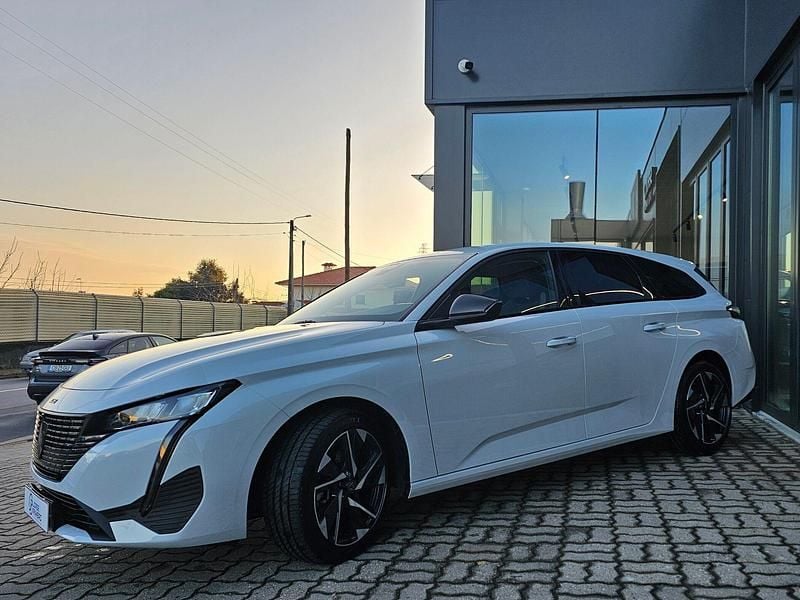 Usado Peugeot 308 Allure 145 HP (106 kW) 2025 Branco Carrinha