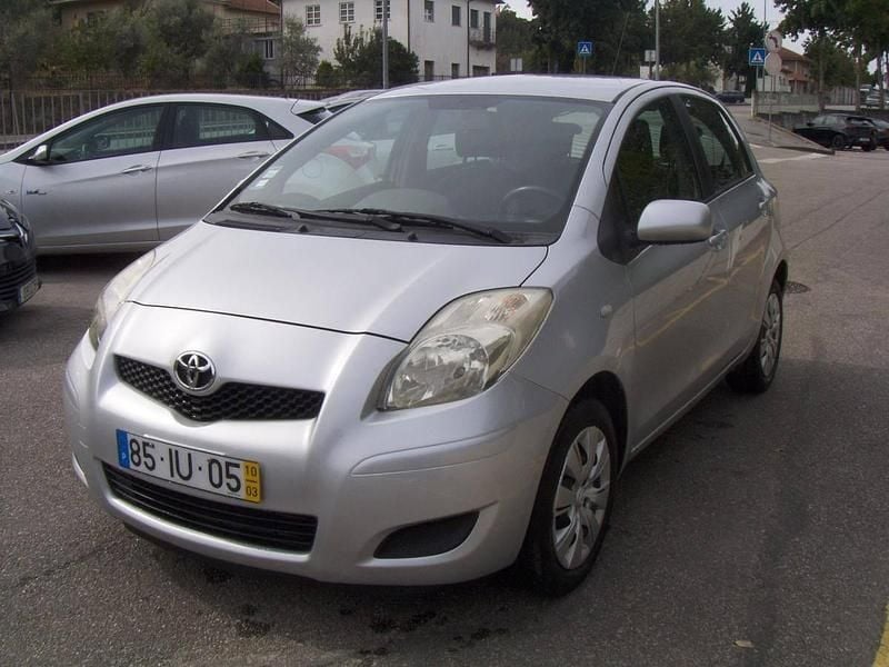 Cinzento Usado 2010 Toyota Yaris | € 7.500 (Preço justo) - Imagem 1/4