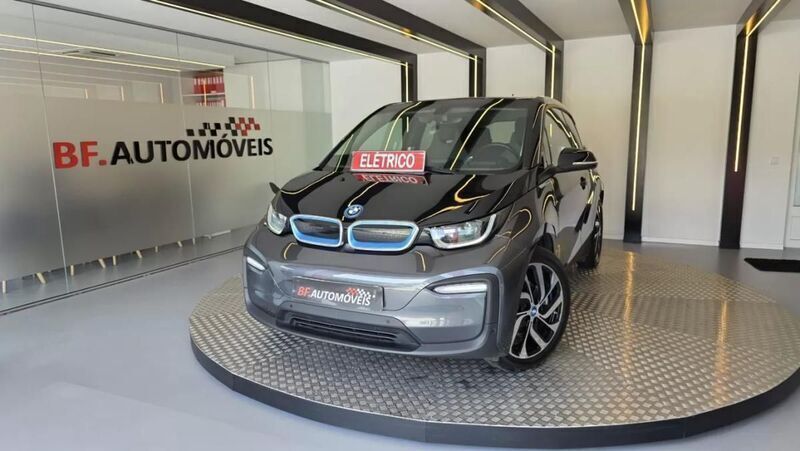 Cinzento Usado 2022 BMW i3 Citadino | € 22.900 (Preço justo) - Imagem 1/4