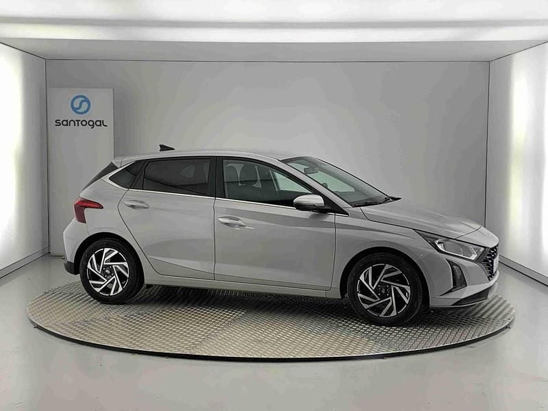 Cinzento Usado 2024 Hyundai i20 Comfort Citadino | € 17.190 (Bom preço) - Imagem 1/4
