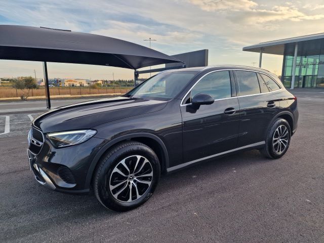 Usado Mercedes GLC220 197 HP (144 kW) 2024 Cinzento graphite