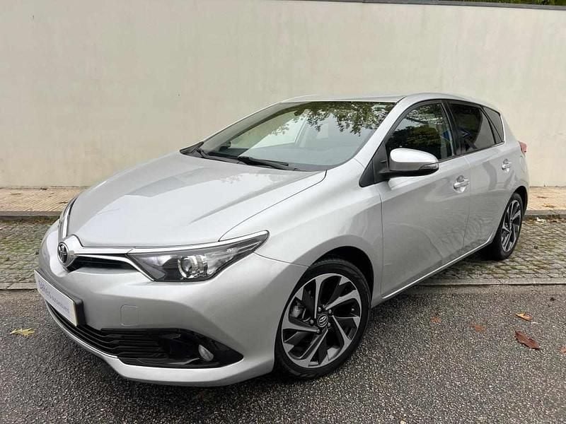 Cinzento Usado 2015 Toyota Auris Citadino | € 12.950 - Imagem 1/4