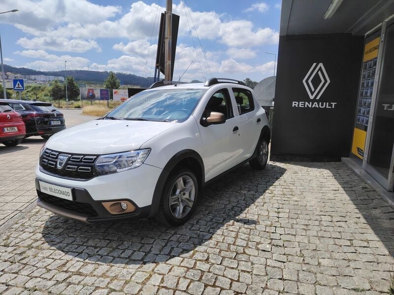 Branco Usado 2019 Dacia Sandero Stepway Citadino | € 11.960 (Preço justo) - Imagem 1/4