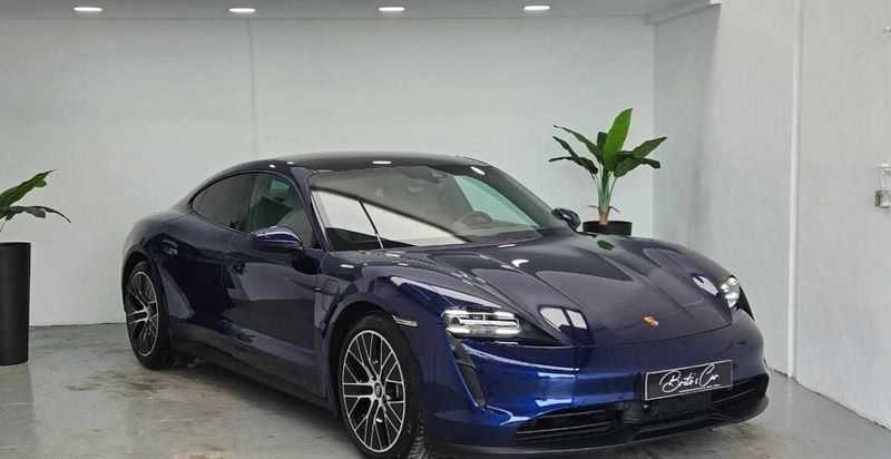 Azul Usado 2021 Porsche Taycan Sedan | € 63.990 - Imagem 1/4
