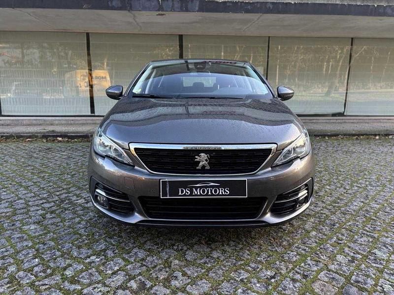 Usado Peugeot 308 100 HP (73 kW) 2018 Cinzento