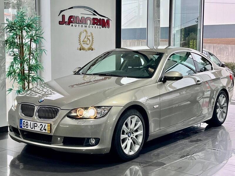 Bege Usado 2007 BMW 330 Coupé | € 19.999 - Imagem 1/4