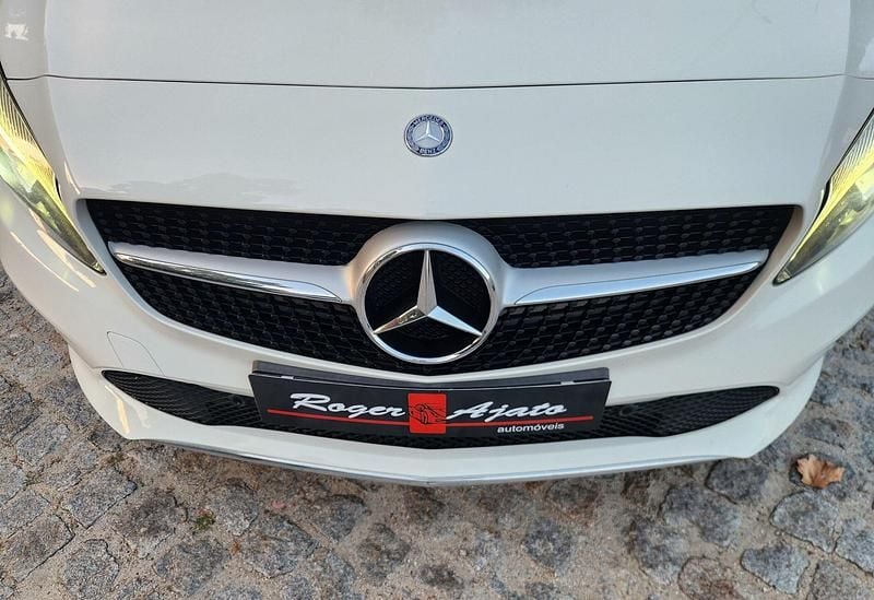 Usado Mercedes A180 Urban 109 HP (80 kW) 2016 Branco Sedan