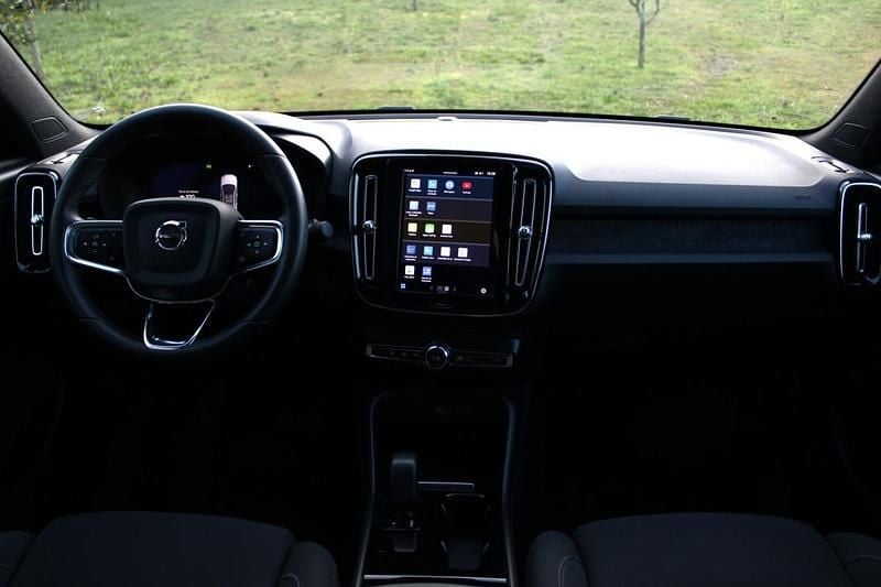 Usado Volvo C40 169 kW (231 HP) 2023 Preto SUV