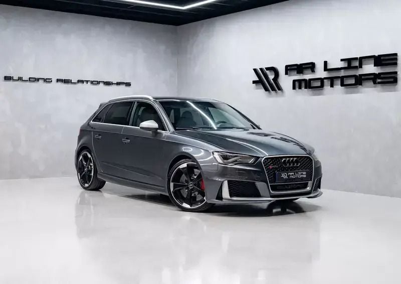 Cinzento Usado 2015 Audi RS3 Sportback Comfort Citadino | € 36.950 - Imagem 1/4