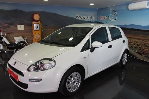 Branco Usado 2018 Fiat Punto Lounge Citadino | € 9.750 (Preço justo) - Imagem 1/4