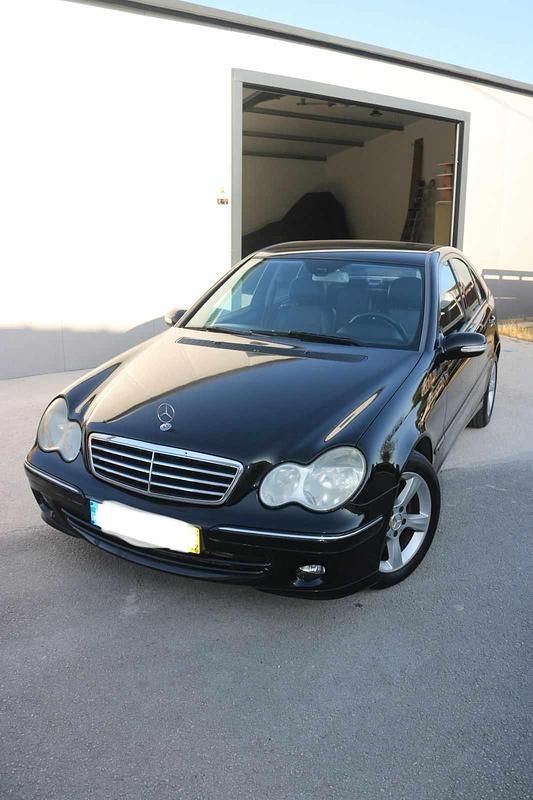 Preto Usado 2006 Mercedes C220 Sedan | € 7.500 (Caro) - Imagem 1/4