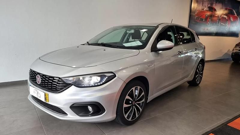Cinzento prata metalizado Usado 2017 Fiat Tipo Lounge Citadino | € 10.500 (Bom preço) - Imagem 1/4
