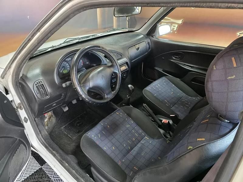 Usado Citroën Saxo 42 HP (30 kW) 2000 Branco Citadino
