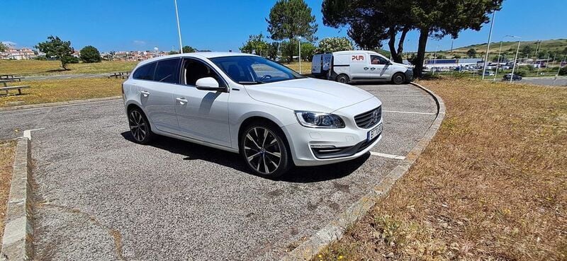 Usado 2016 Volvo V60 Carrinha | € 13.750 - Imagem 1/4