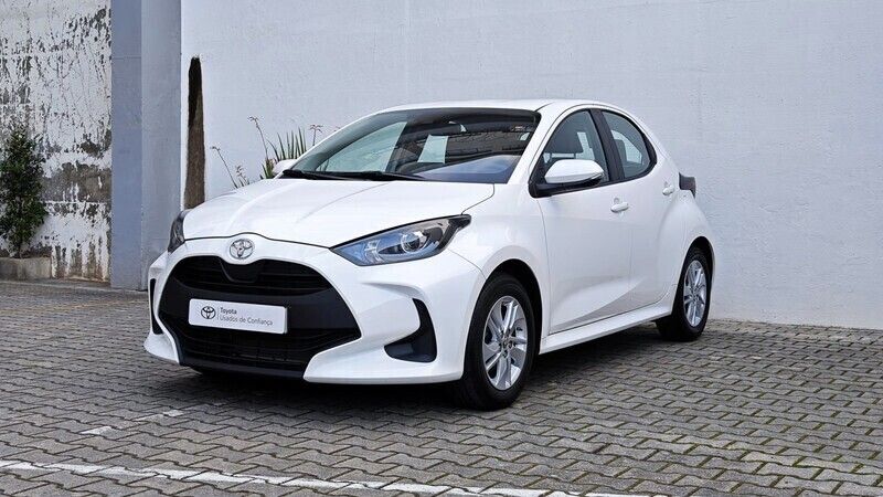 Branco (sólida) Usado 2024 Toyota Yaris Comfort Sedan | € 19.750 (Preço justo) - Imagem 1/4