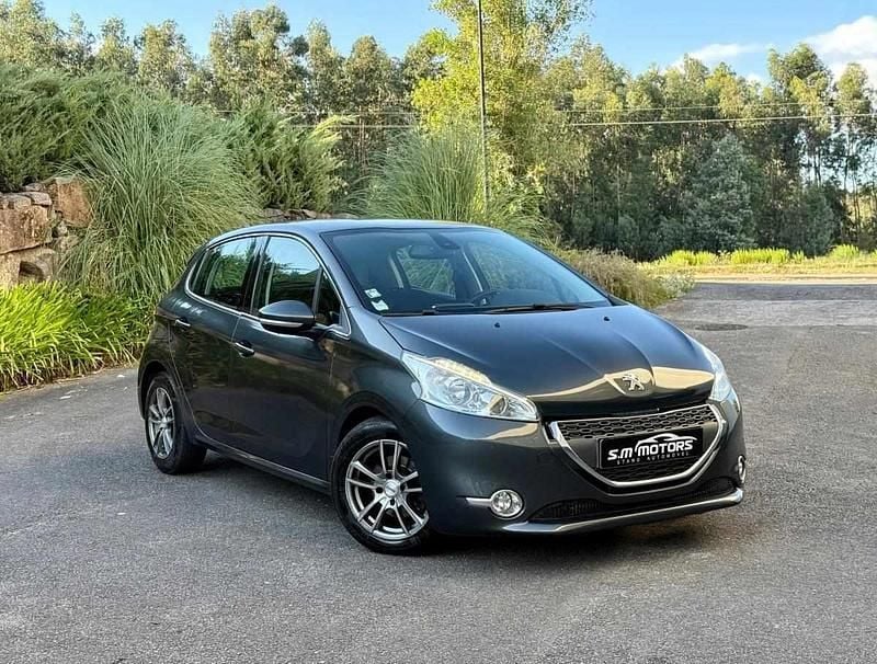 Antracite Usado 2013 Peugeot 208 Citadino | € 7.500 (Bom preço) - Imagem 1/4