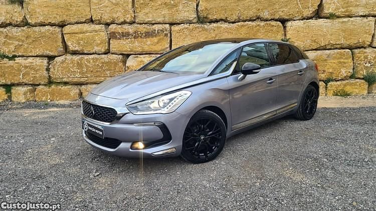 Usado DS Automobiles DS5 Be Chic 120 HP (88 kW) 2018 Cinza Citadino