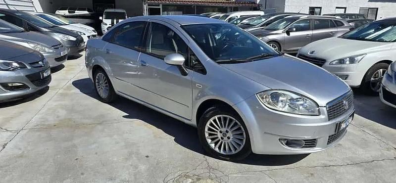 Outra Usado 2008 Fiat Linea Sedan | € 4.990 - Imagem 1/4