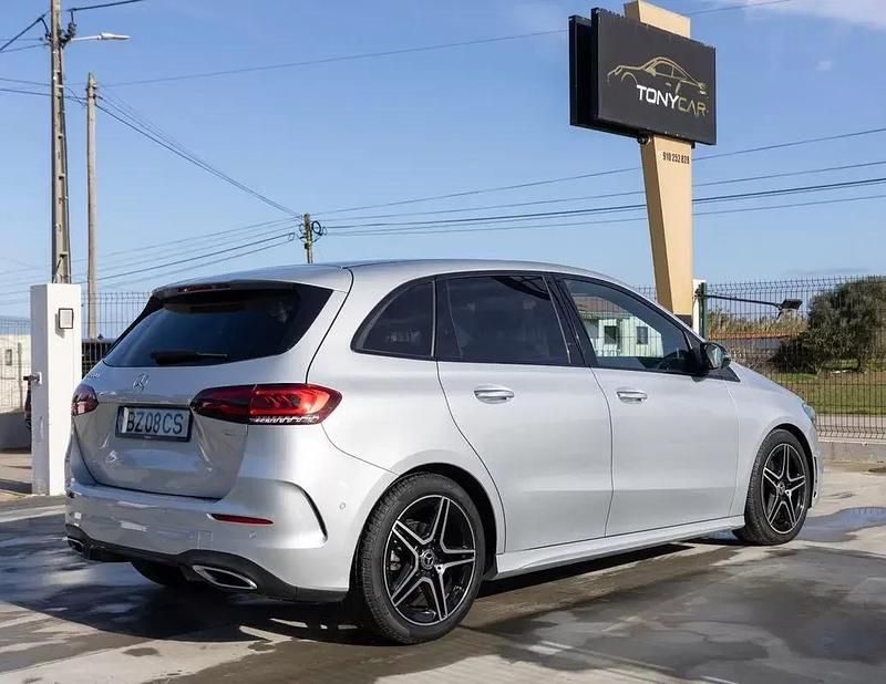Usado Mercedes B200 AMG line 150 HP (110 kW) 2022 Cinza antracite Monovolume