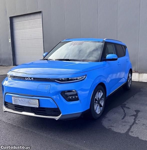 Azul Usado 2023 Kia Soul EV Inspiration SUV | € 24.300 (Preço justo) - Imagem 1/1