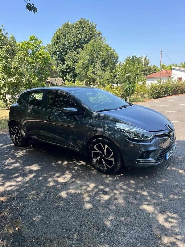 Cinzento Usado 2017 Renault Clio IV | € 12.500 (Caro) - Imagem 1/4