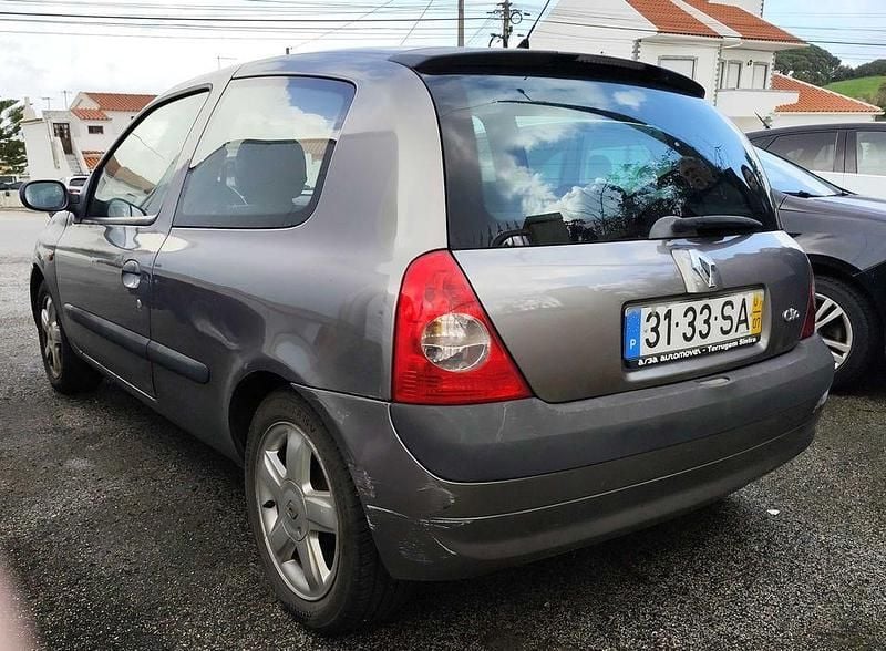 Usado Renault Clio II 75 HP (55 kW) 2001