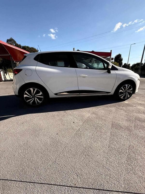 Branco Usado 2014 Renault Clio IV Sedan | € 6.399 (Preço justo) - Imagem 1/4