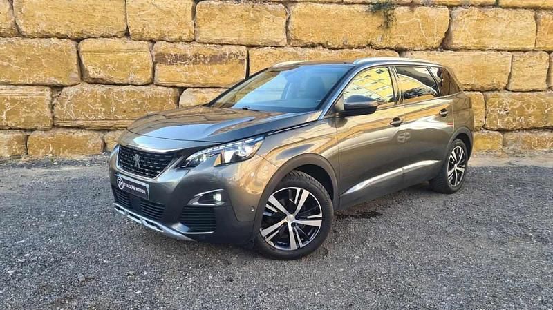Usado Peugeot 5008 Allure 130 HP (95 kW) 2018 Verde Monovolume