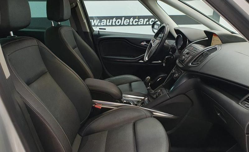Usado Opel Zafira Tourer 136 HP (100 kW) 2016 Cinzento Monovolume