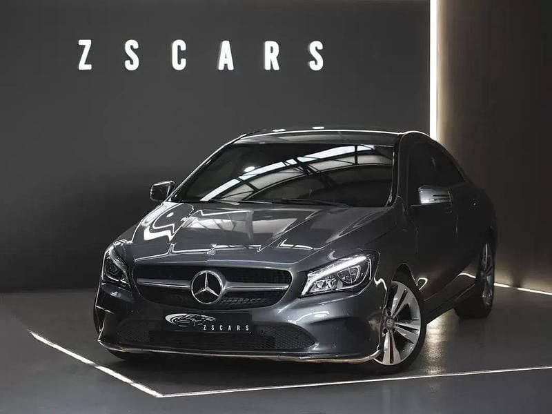 Usado Mercedes CLA180 Urban 109 HP (80 kW) 2017 Cinzento Sedan