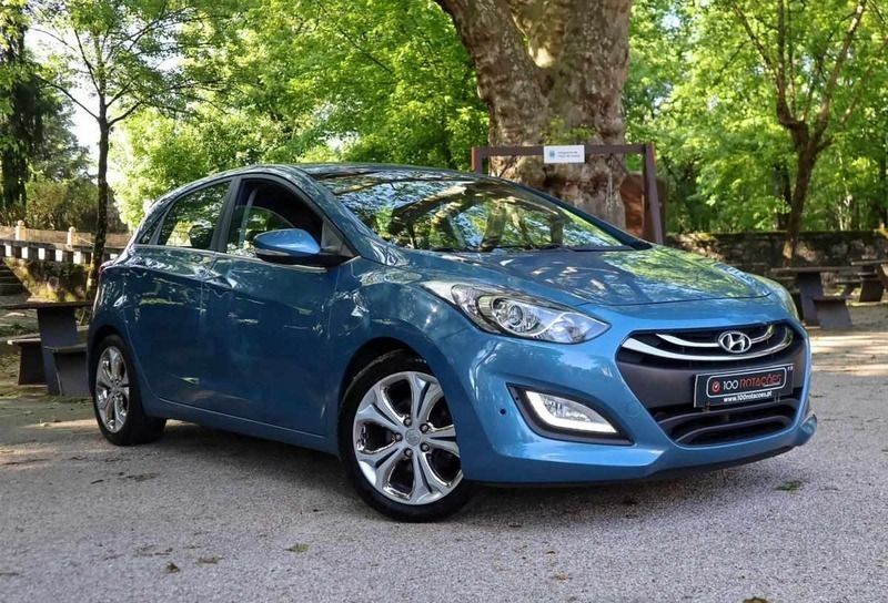 Azul Usado 2014 Hyundai i30 Style Citadino | € 12.750 (Preço justo) - Imagem 1/4