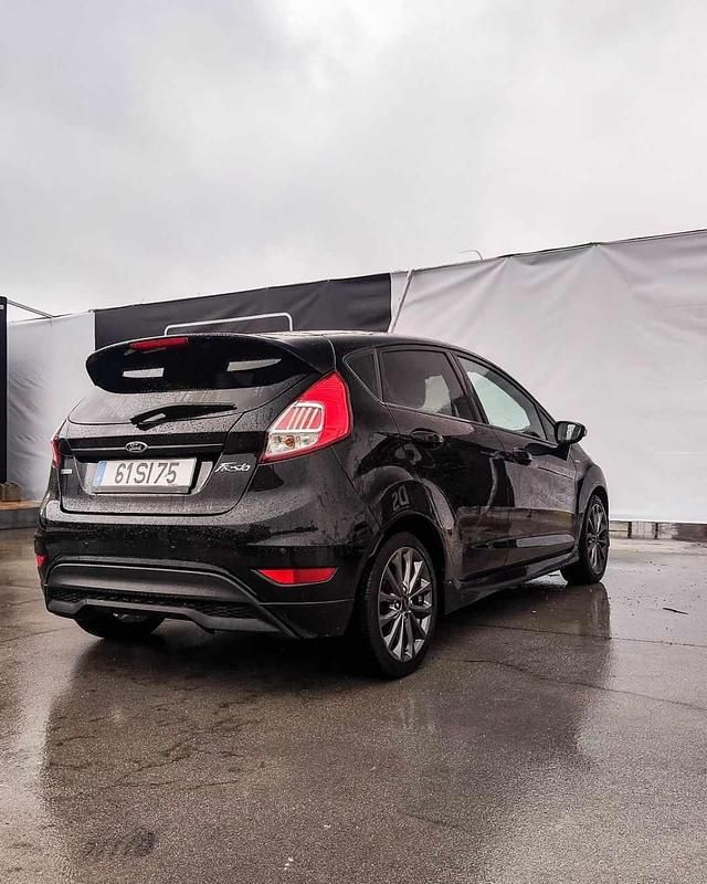Usado Ford Fiesta ST-Line 100 HP (73 kW) 2017 Preto Citadino