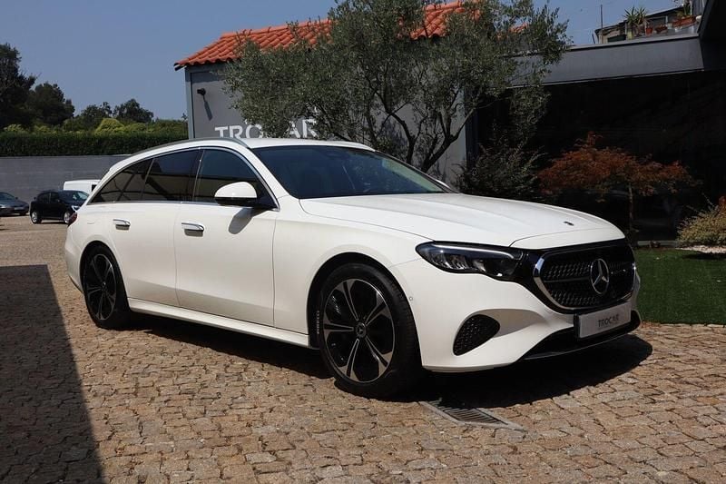 Branco Usado 2024 Mercedes E300 Carrinha | € 59.850 (Preço justo) - Imagem 1/4