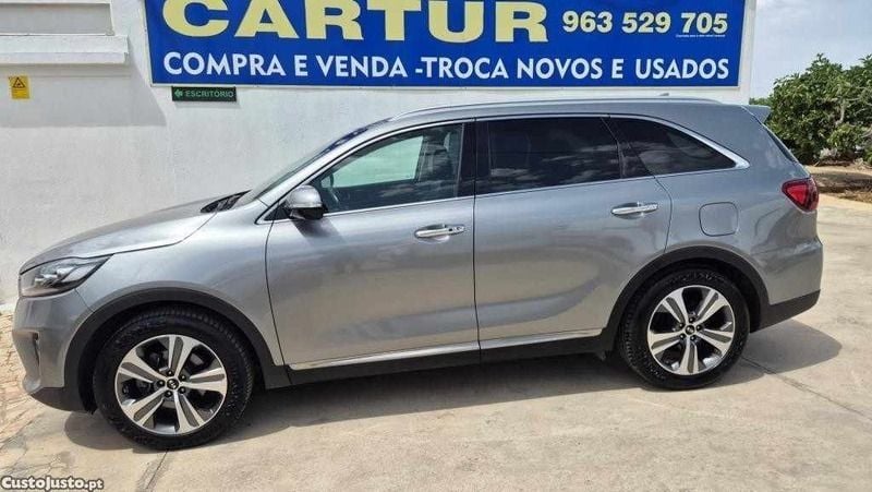 Cinzento Usado 2019 Kia Sorento SUV | € 19.900 - Imagem 1/4