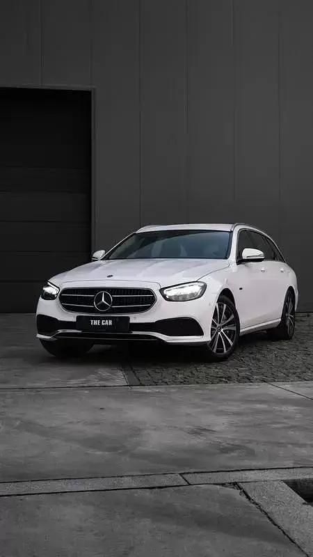 Usado Mercedes E300 Avantgarde 306 HP (225 kW) 2021 Branco Carrinha