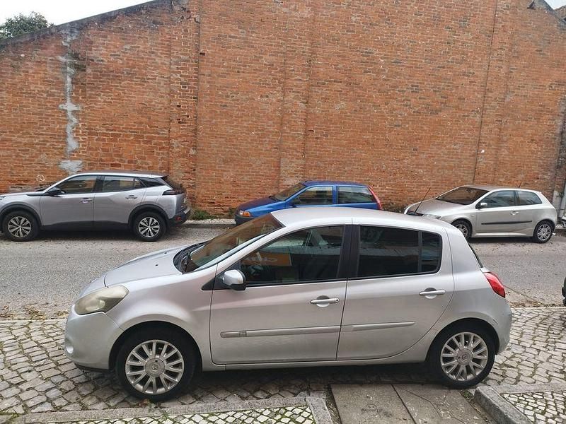 Usado 2011 Renault Clio II Sedan | € 3.500 (Super Preço) - Imagem 1/4
