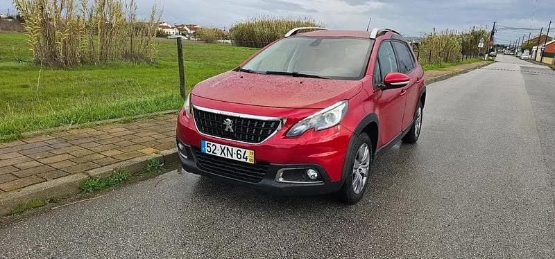 Usado Peugeot 2008 Signature Sky 102 HP (75 kW) 2019 Vermelho SUV