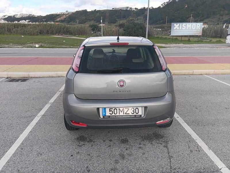 Usado Fiat Punto 86 HP (63 kW) 2012 Cinzento Citadino