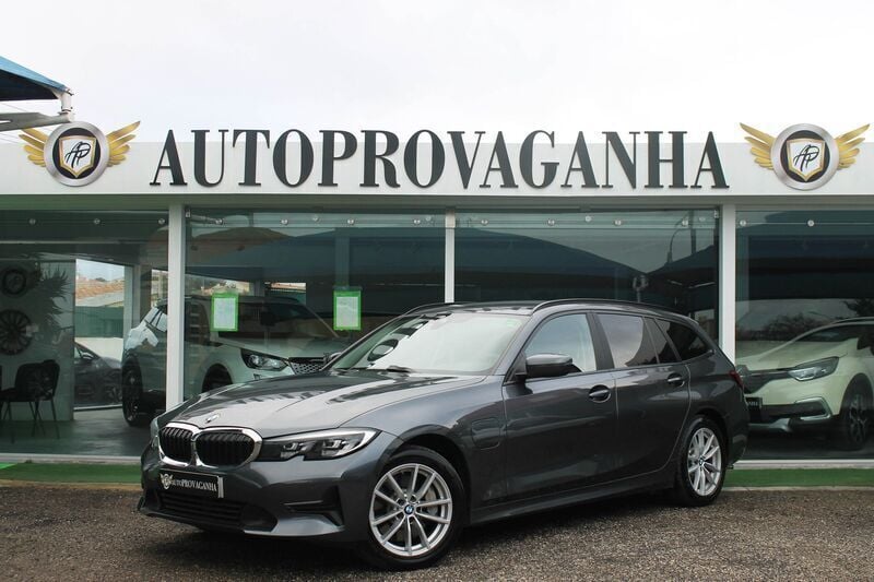 Cinza Usado 2020 BMW 330 Carrinha | € 30.900 - Imagem 1/4