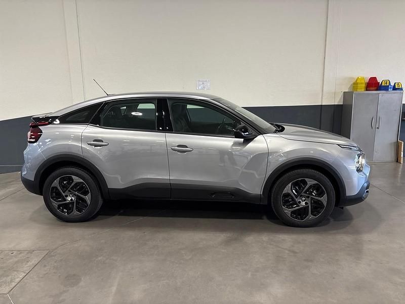 Usado Citroën C4 Feel 110 HP (80 kW) 2022 Cinzento Sedan