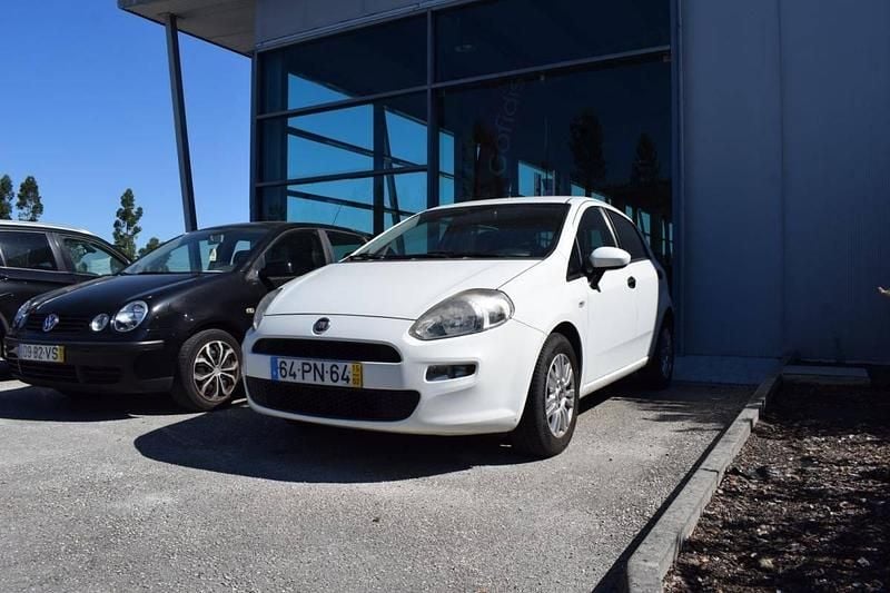 Branco Usado 2015 Fiat Punto Citadino | € 9.900 (Caro) - Imagem 1/4