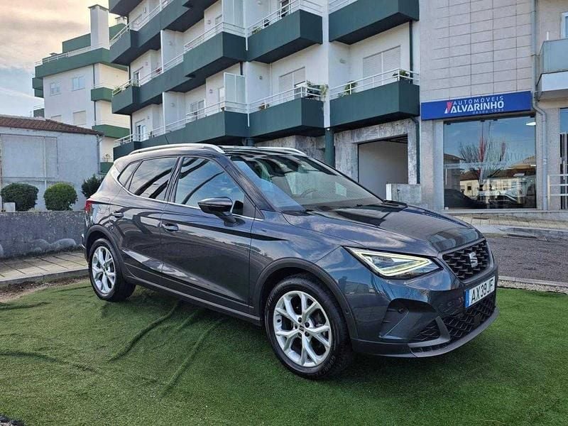 Cinza Usado 2023 Seat Arona FR SUV | € 18.950 (Preço justo) - Imagem 1/4