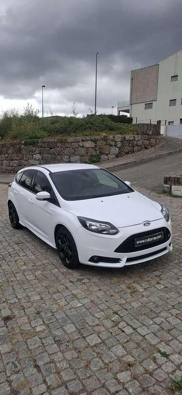 Branco Usado 2013 Ford Focus ST Coupé | € 18.900 - Imagem 1/4