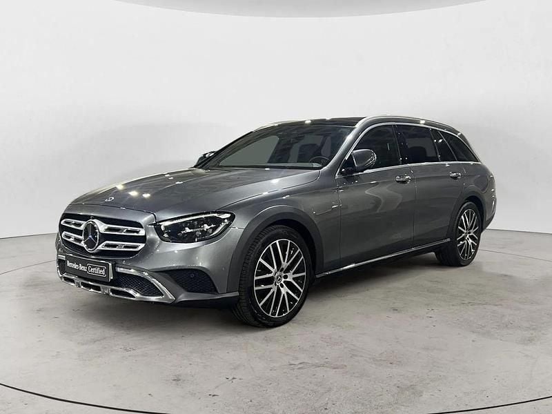 Cinza Usado 2022 Mercedes E220 Carrinha | € 59.950 - Imagem 1/4