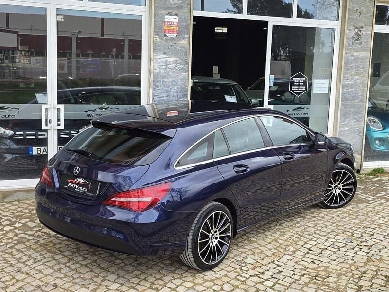 Usado Mercedes CLA180 Shooting Brake 109 HP (80 kW) 2016 Azul Carrinha