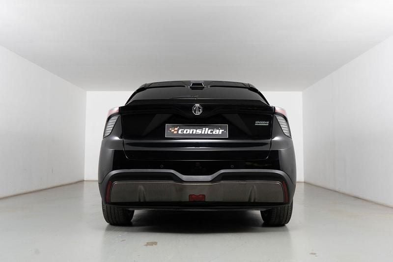 Usado MG MG4 EV Comfort 150 kW (204 HP) 2023 Preto Citadino
