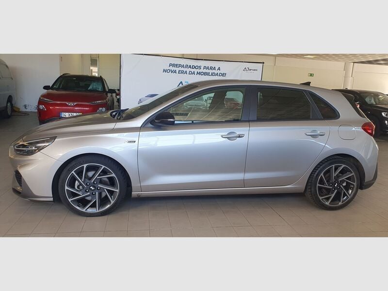Shimmering silver Usado 2022 Hyundai i30 N Line | € 29.500 (Caro) - Imagem 1/4